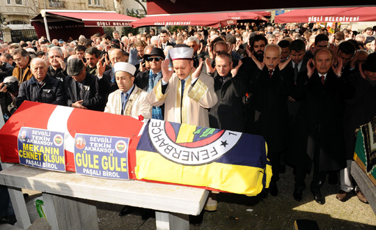 2013’te kaybettiğimiz, Tekin Akmansoy cenazesi