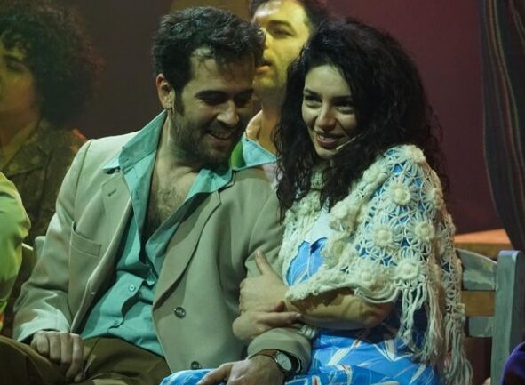 Bir Peyk Müzikali: Hamiyet. Tiyatroya uzak birinin sevebileceği, duygulanacağı, bazı durumları sorgulayacağı bir oyun.