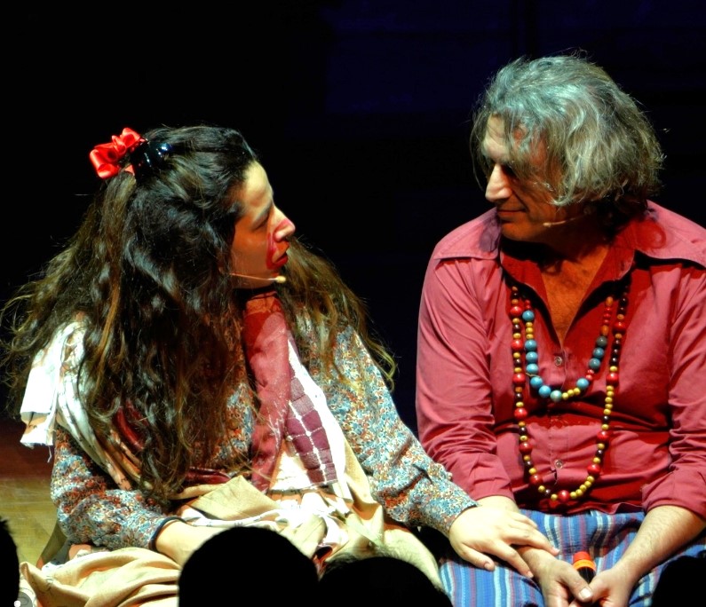 Bir Peyk Müzikali: Hamiyet. Tiyatroya uzak birinin sevebileceği, duygulanacağı, bazı durumları sorgulayacağı bir oyun.